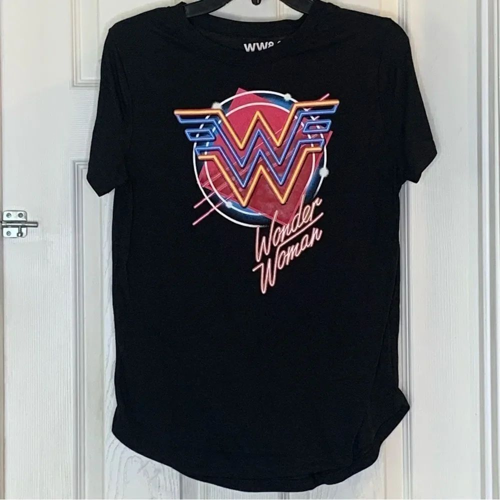 Wonder Woman '84 Juniors Short Sleeve Graphic T-Shirt Size Large